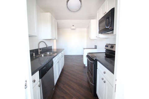 5333 Russell Ave 1-2 Beds Apartment for Rent - Photo Gallery 10
